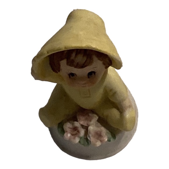 Vintage Porcelain Ceramic Baby Boy/Girl Figurine - Picture 2 of 5